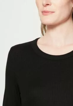 Selected Femme Slfdianna O Neck - Topper Langermet - Black -Selected Femme Butikk 0317a3366059454a90ef0a6f408077ff