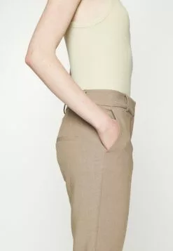 Selected Femme Slfrita Slim Pant - Bukse - Camel -Selected Femme Butikk 16d316e456a74ce188171563262e681d