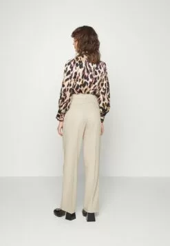 Selected Femme Slfsvale Wide Pant - Bukse - Birch 7 Selected Femme Slfsvale Wide Pant - Bukse - Birch -Selected Femme Butikk 1a5eaf79ba8b4ddf9aa3714df309e860