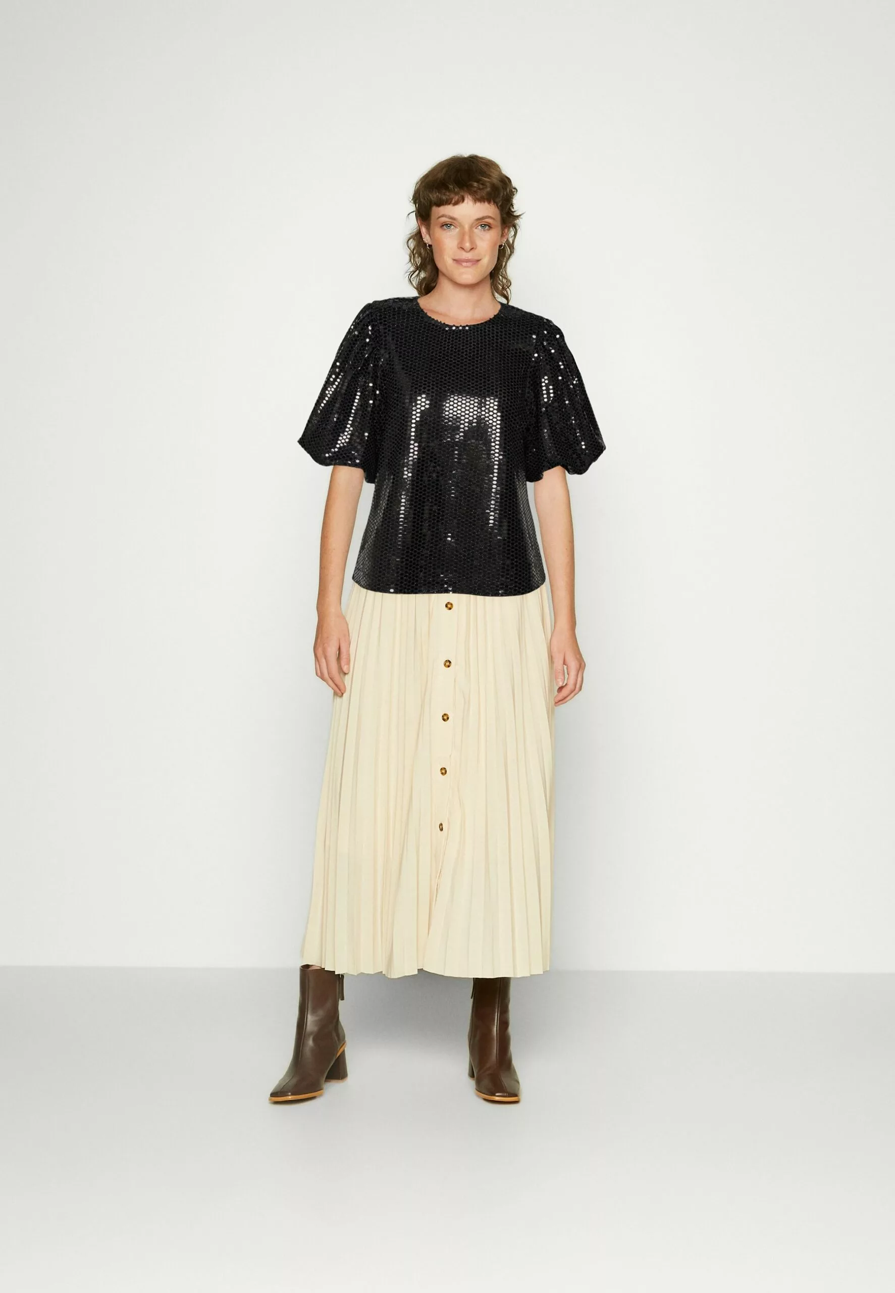 Selected Femme Slfsandy O Neck - T-Shirts Med Print - Black 2 Selected Femme Slfsandy O Neck - T-Shirts Med Print - Black - Bilde 2