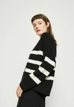 Selected Femme Bloomie Ls V-Neck Noos - Cardigan - Black/Snow White -Selected Femme Butikk 24c104541bdd456d82143f15ef37216f