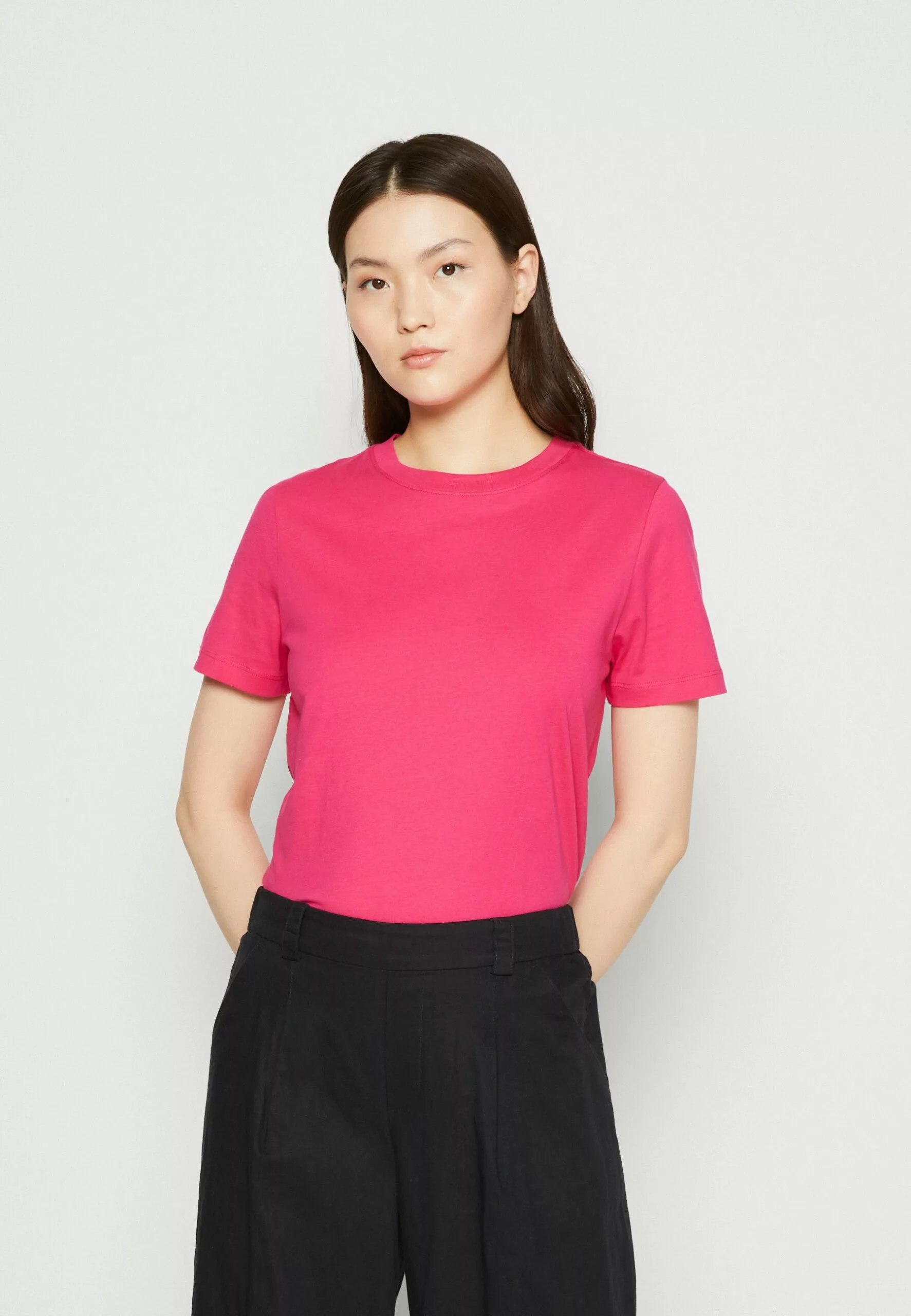 Selected Femme Slfmyessential Ss O-Neck Noos - T-Shirts - Peacock Pink 1 Selected Femme Slfmyessential Ss O-Neck Noos - T-Shirts - Peacock Pink