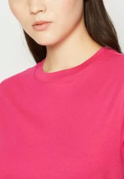 Selected Femme Slfmyessential Ss O-Neck Noos - T-Shirts - Peacock Pink 11 Selected Femme Slfmyessential Ss O-Neck Noos - T-Shirts - Peacock Pink -Selected Femme Butikk 2b22cb06ec074392819d1b9a5dfc0d31