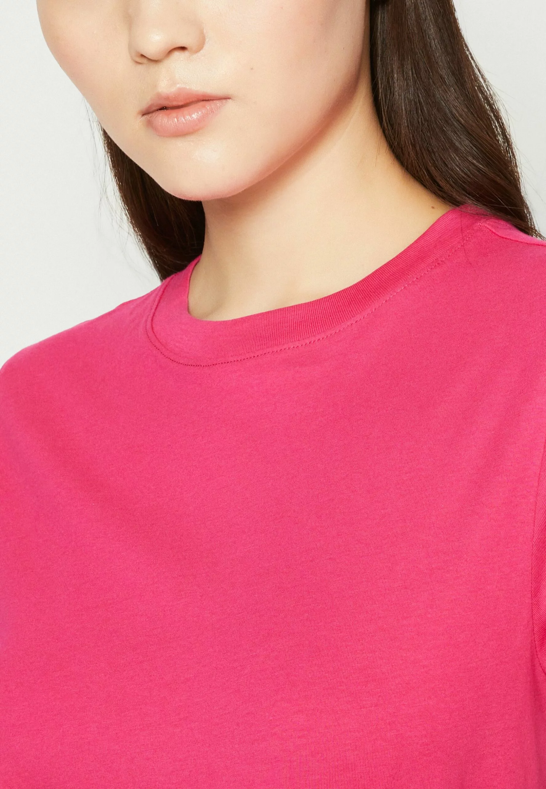 Selected Femme Slfmyessential Ss O-Neck Noos - T-Shirts - Peacock Pink 6 Selected Femme Slfmyessential Ss O-Neck Noos - T-Shirts - Peacock Pink - Bilde 6