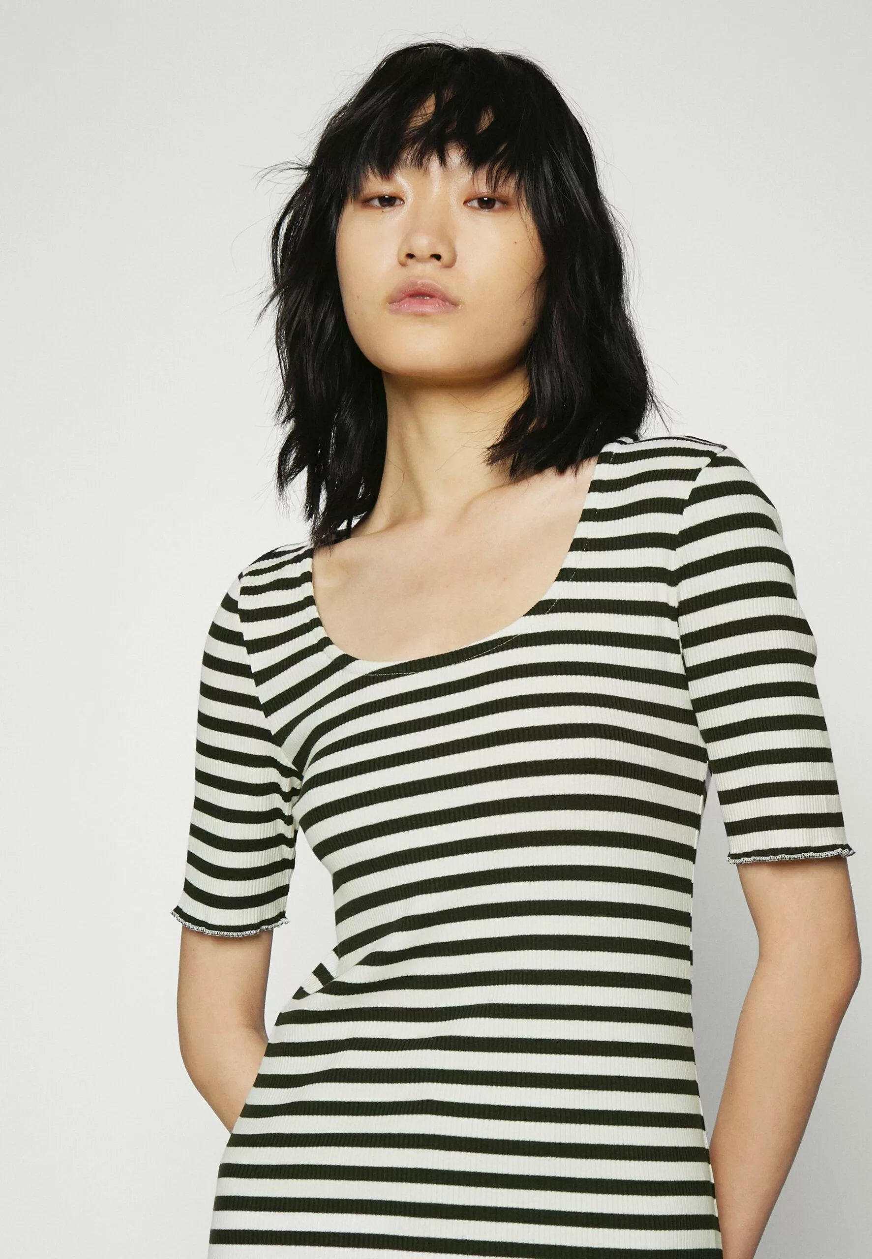 Selected Femme Slfanna U Neck - T-Shirts Med Print - Black 6 Selected Femme Slfanna U Neck - T-Shirts Med Print - Black - Bilde 6