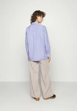 Selected Femme Slfreka- Skjorte - Blue 8 Selected Femme Slfreka- Skjorte - Blue -Selected Femme Butikk 30751e8f655a4844af86a0631635ac5f