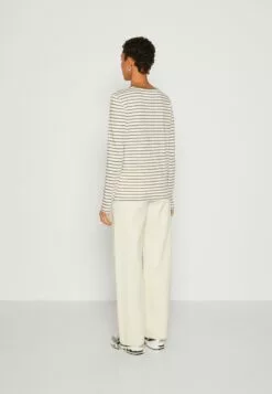 Selected Femme Slfessential Striped O Neck - Topper Langermet - Dusky Green -Selected Femme Butikk 3abd868eb1c44f9584431ff341e0203c