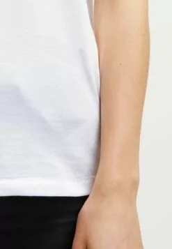 Selected Femme Slfmy Perfect Tee Box Cut - T-Shirts - Bright White 12 Selected Femme Slfmy Perfect Tee Box Cut - T-Shirts - Bright White -Selected Femme Butikk 3b7b064a7f774723a424c82d0c83fe1b