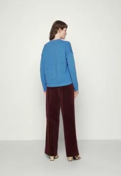 Selected Femme Slflaurina O Neck - Strikkegenser - Ultramarine 8 Selected Femme Slflaurina O Neck - Strikkegenser - Ultramarine -Selected Femme Butikk 3ef1d2a602684cd3b954d7c1718de75f