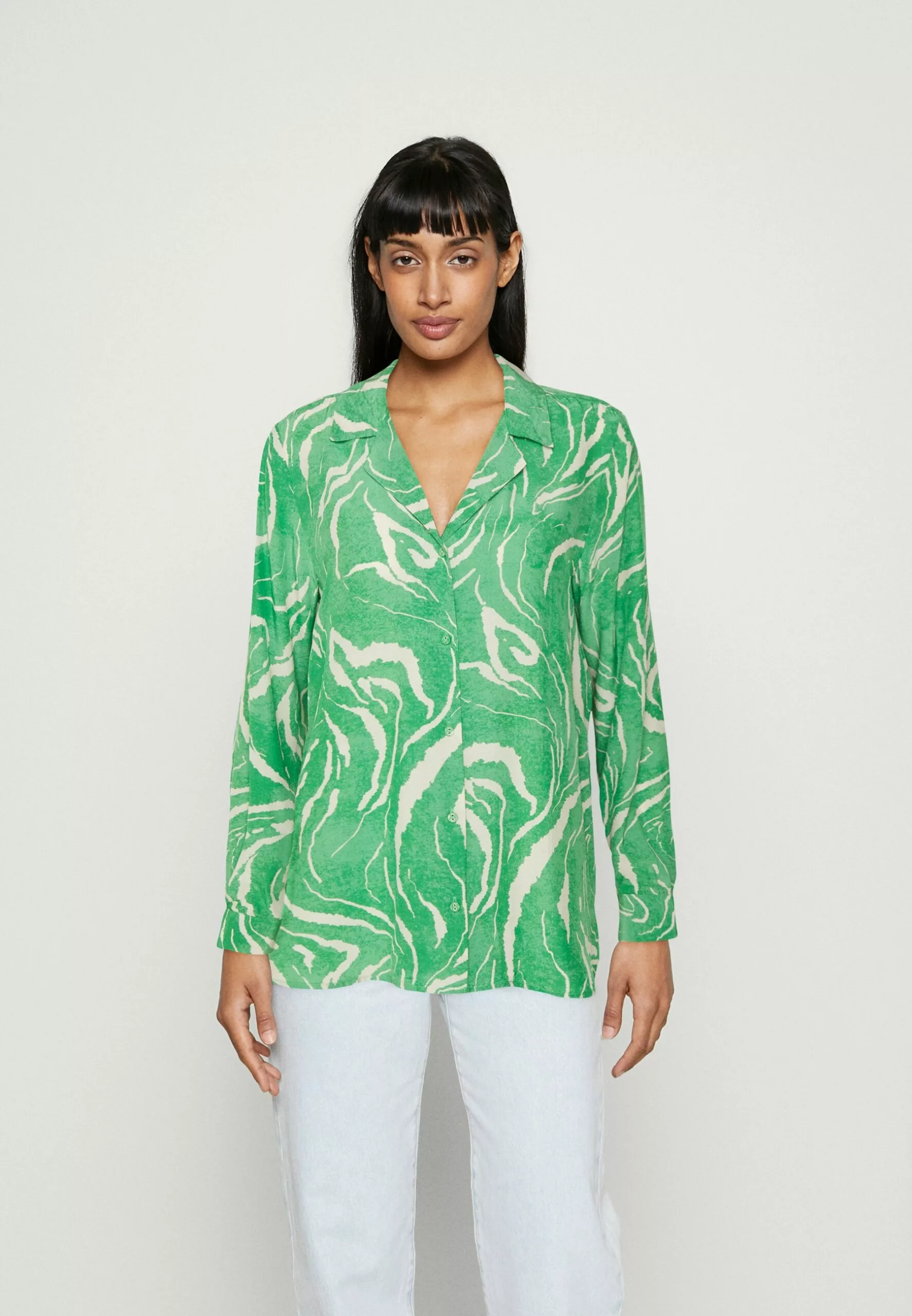 Selected Femme Slfsirine - Skjorte - Absinthe Green 1 Selected Femme Slfsirine - Skjorte - Absinthe Green