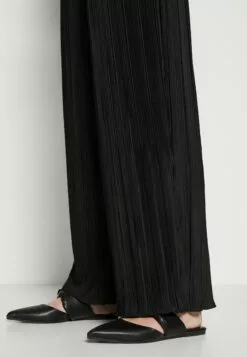 Selected Femme Slfellie Plisse - Bukse - Black -Selected Femme Butikk 3ffdaf5844b649a5b5bd2226f9a25b06