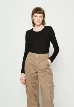 Selected Femme Slfdianna O Neck - Topper Langermet - Black -Selected Femme Butikk 4030aa8e387e4527986dd5f23eafcfd8