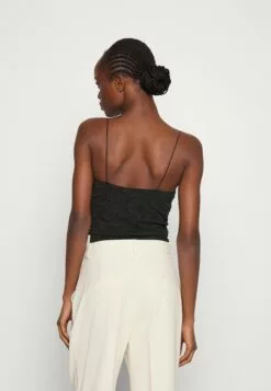 Selected Femme Strap Broderi Anglaise Body - Topper - Black -Selected Femme Butikk 4054d62f5a404ad2bab552fd0aef00bb