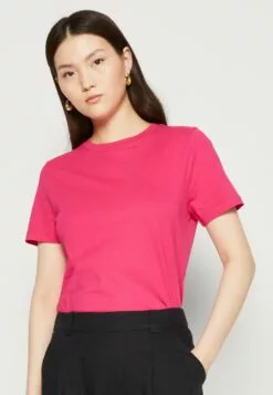 Selected Femme Slfmyessential Ss O-Neck Noos - T-Shirts - Peacock Pink 9 Selected Femme Slfmyessential Ss O-Neck Noos - T-Shirts - Peacock Pink -Selected Femme Butikk 4806547f19d940beac41df3131fff634