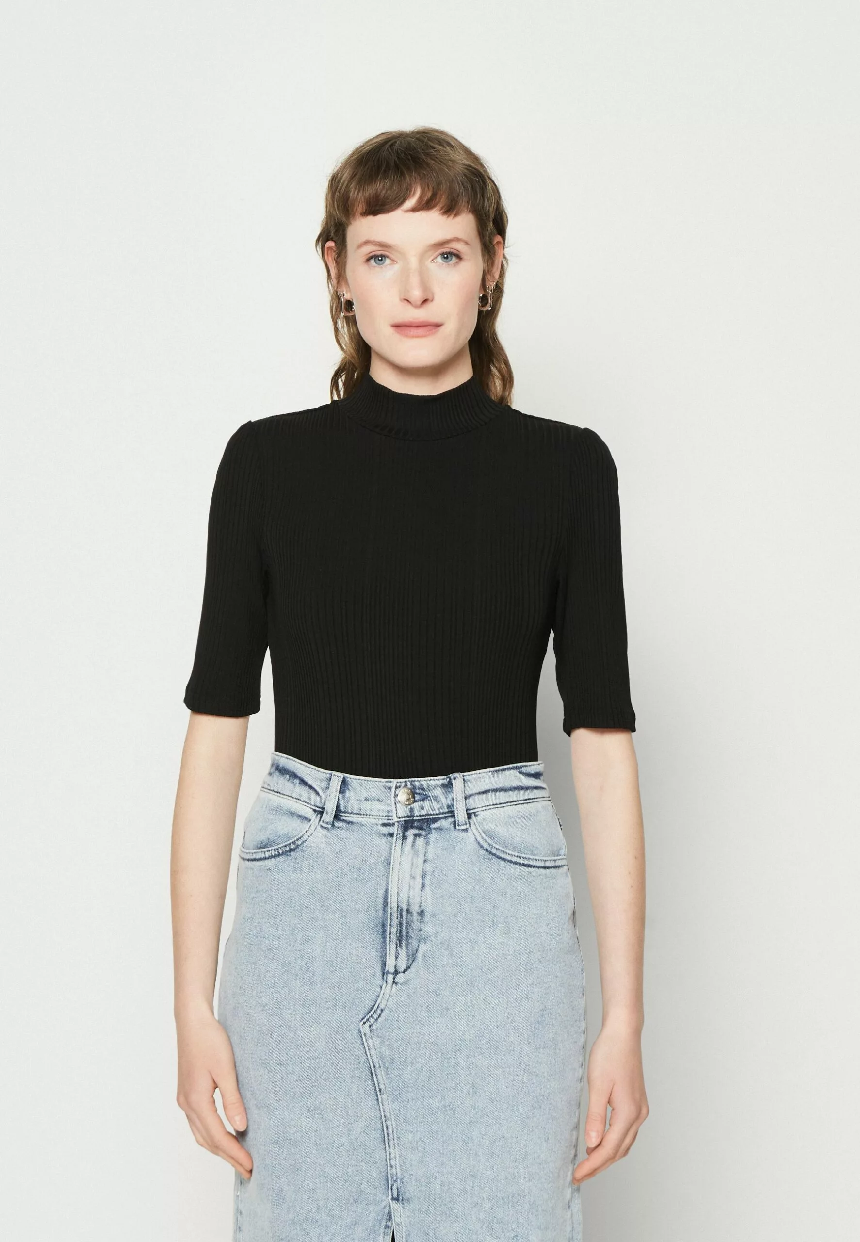 Selected Femme Slfceline High Neck- T-Shirts - Black 1 Selected Femme Slfceline High Neck- T-Shirts - Black