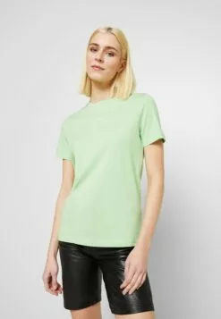 Selected Femme Slfmyessential Ss O-Neck Noos - T-Shirts - Pistachio Green 9 Selected Femme Slfmyessential Ss O-Neck Noos - T-Shirts - Pistachio Green -Selected Femme Butikk 565bf78cb98c4d5c927c15895746f160