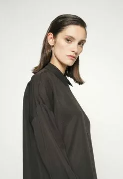 Selected Femme SlfsanniNoos - Skjorte - Black 11 Selected Femme SlfsanniNoos - Skjorte - Black -Selected Femme Butikk 590f9a177b2f4bfca3f98f87f2568bb0