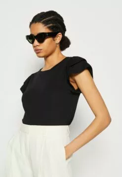 Selected Femme Slfcamila Ruffle Tee - T-Shirts Med Print - Black -Selected Femme Butikk 60630c7976074972b9e6f46aa427cd74