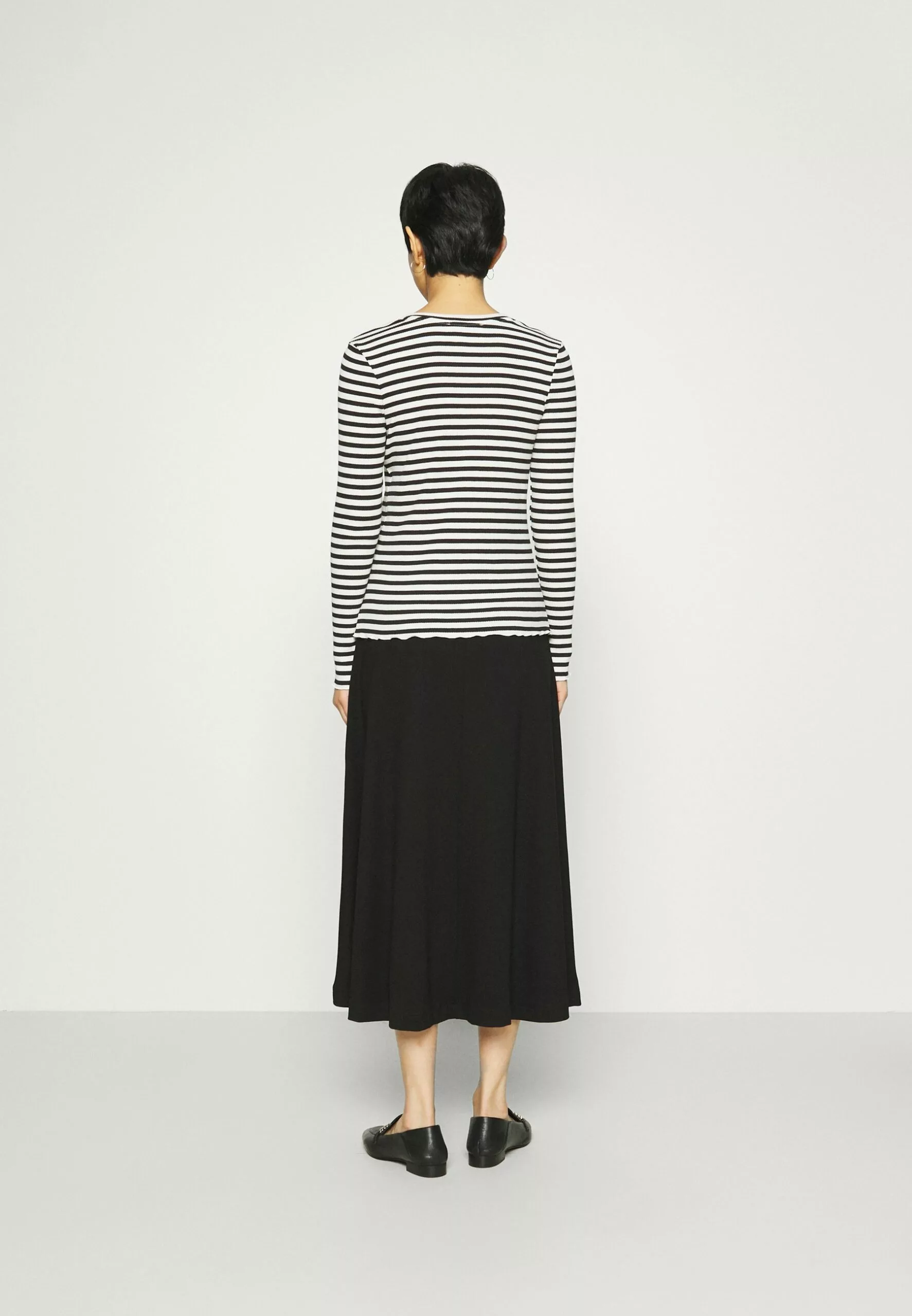 Selected Femme Slfanna Ls Crew Neck Str Noos - Strikkegenser - Black/Snow White Stripes 3 Selected Femme Slfanna Ls Crew Neck Str Noos - Strikkegenser - Black/Snow White Stripes - Bilde 3