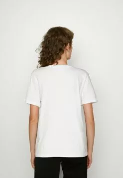 Selected Femme Slfessential V Neck Tee - T-Shirts - Bright White -Selected Femme Butikk 7793fa80e8c94452ba1e9eb2bdc73906