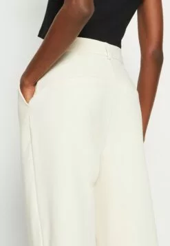 Selected Femme Myla Wide- Bukse - Birch -Selected Femme Butikk 8371de76c55643f89eaed22975be68c0