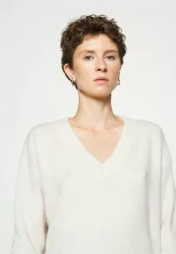Selected Femme Maline LsV-Neck Noos - Strikkegenser - Off-White -Selected Femme Butikk 83ff5e8c96a5450eb8874b6d8cfa750a