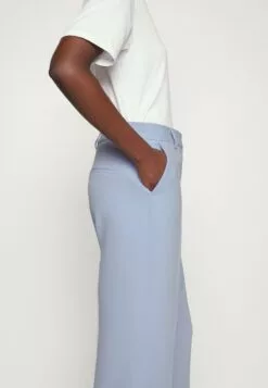 Selected Femme Myla Wide- Bukse - Blue Heron 15 Selected Femme Myla Wide- Bukse - Blue Heron -Selected Femme Butikk 8fe75a9e109847d8b4f908622c269432