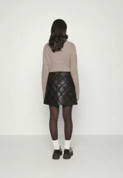 Selected Femme Slfisolde Skirt - Miniskjørt - Black -Selected Femme Butikk 902d0252c0f946ce8fae422059427052