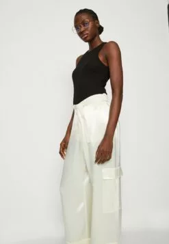 Selected Femme Slfanna O-Neck Tank Noos - Topper - Black 9 Selected Femme Slfanna O-Neck Tank Noos - Topper - Black -Selected Femme Butikk 942a7c399dfa4546a629faaac6f32917