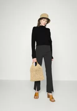 Front -Selected Femme Butikk 94b414c9839949429c33872ad9fbef2a