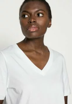 Selected Femme SlfstandardV Neck Tee- T-Shirts - Bright White 9 Selected Femme SlfstandardV Neck Tee- T-Shirts - Bright White -Selected Femme Butikk 9a2743fa5acb4af6988c48dc6838e580