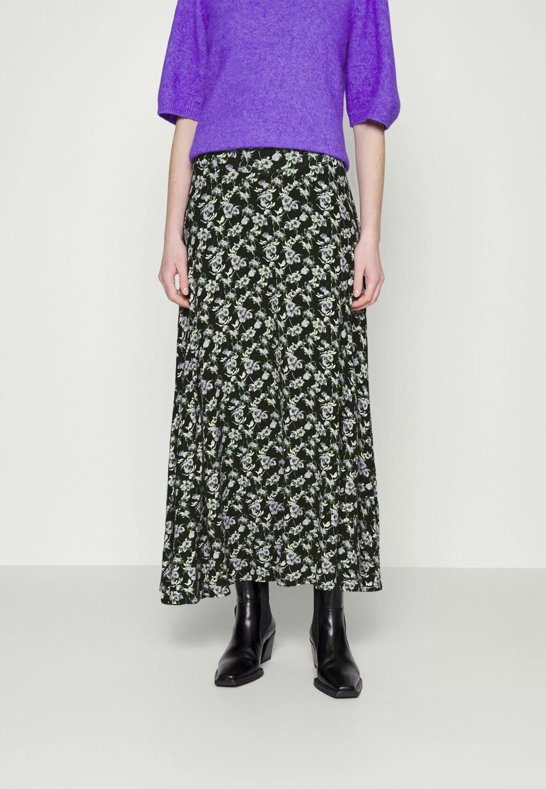 Selected Femme Slffinka Skirt - Maxiskjørt - Black Aop 1 Selected Femme Slffinka Skirt - Maxiskjørt - Black Aop