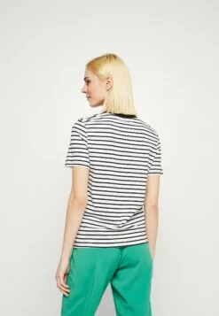 Selected Femme Slfessential Striped V-Neck Tee - T-Shirts Med Print - Black -Selected Femme Butikk ae860d7b9bff433eab0b56a630c63aa2