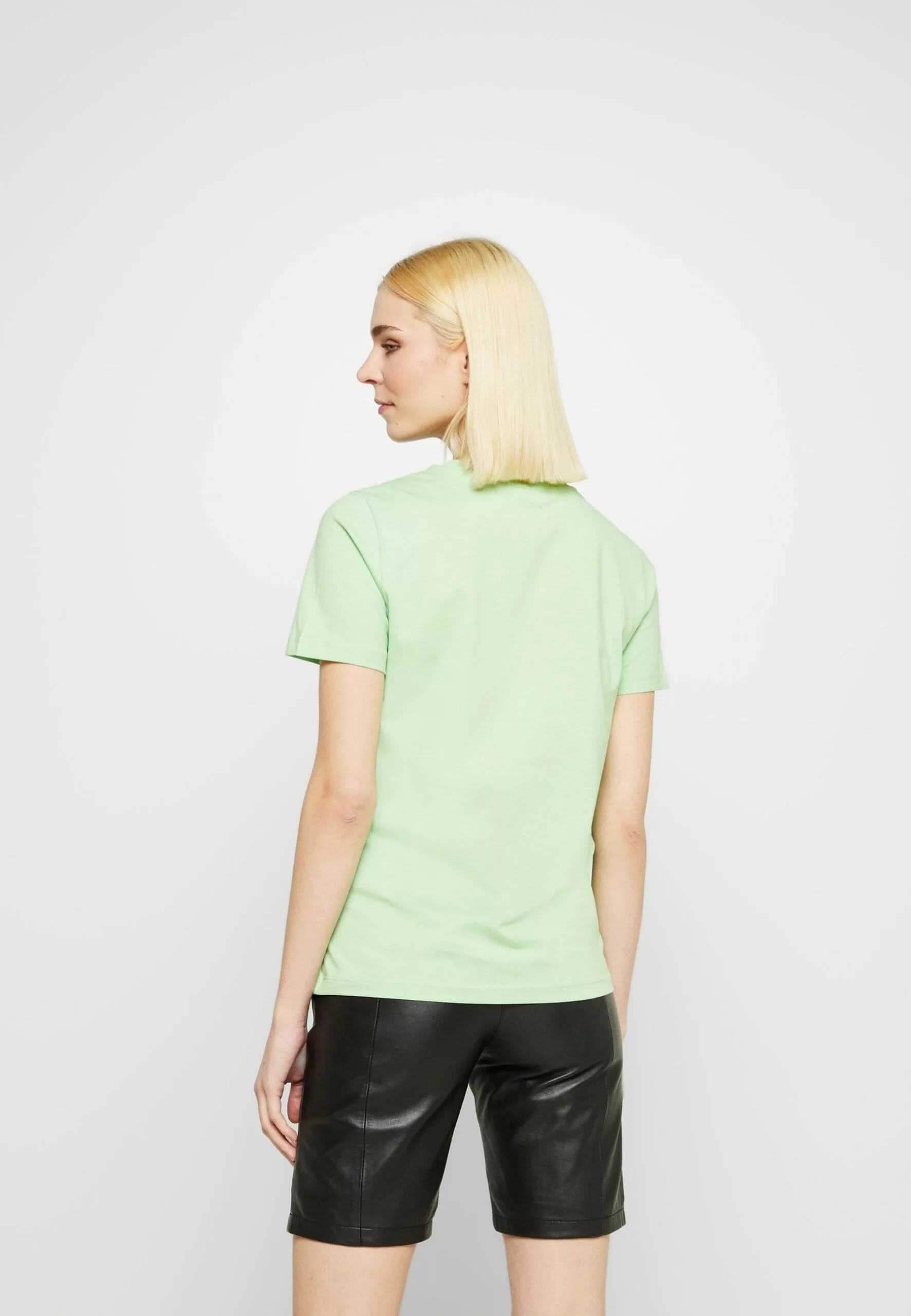 Selected Femme Slfmyessential Ss O-Neck Noos - T-Shirts - Pistachio Green 3 Selected Femme Slfmyessential Ss O-Neck Noos - T-Shirts - Pistachio Green - Bilde 3