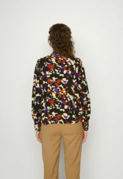 Selected Femme Slfholda - Bluse - Black -Selected Femme Butikk c42a5b8d62954d32bb4b198ad04885d4