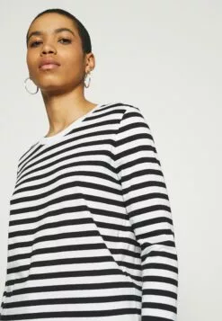 Selected Femme Slfstandard - Topper Langermet - Black/Snow White -Selected Femme Butikk c81a0681b151479c979421122821a3cc