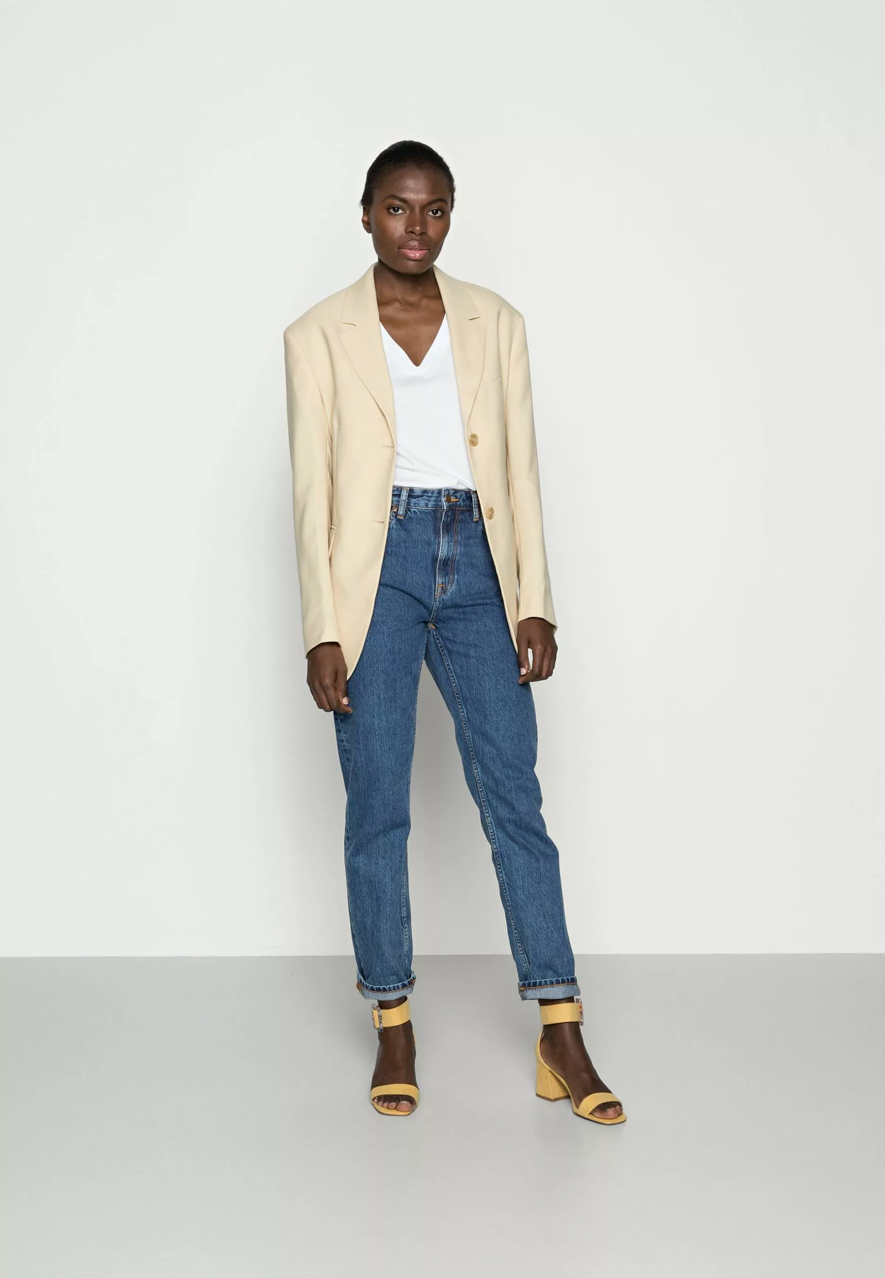 Selected Femme SlfstandardV Neck Tee- T-Shirts - Bright White 2 Selected Femme SlfstandardV Neck Tee- T-Shirts - Bright White - Bilde 2