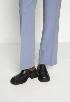 Selected Femme Myla Wide- Bukse - Blue Heron 12 Selected Femme Myla Wide- Bukse - Blue Heron -Selected Femme Butikk ce465cedc7b043b98c7870c4ca9c291f