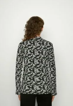 Selected Femme Slffinka T Neck - Topper Langermet - Black -Selected Femme Butikk d047d1711b144f44a54807c41aa0b17c