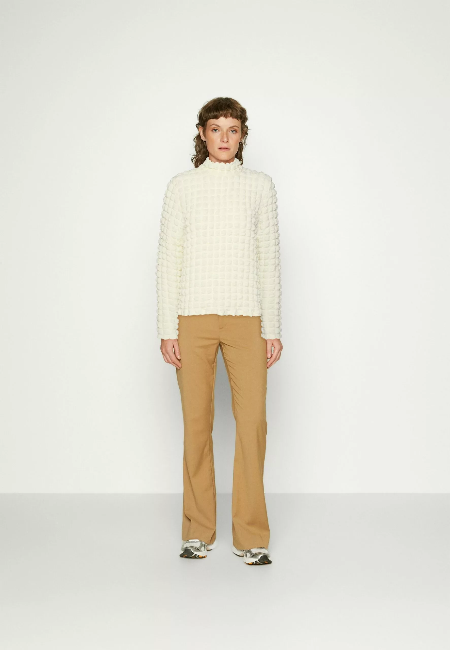 Selected Femme Slfmonika High Neck - Topper Langermet - Snow White 2 Selected Femme Slfmonika High Neck - Topper Langermet - Snow White - Bilde 2