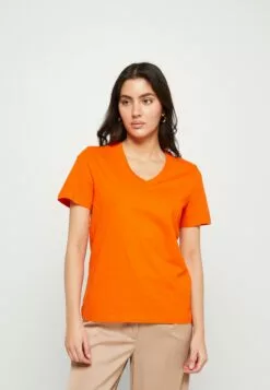 Selected Femme Slfessential V Neck Tee - T-Shirts - Orangeade -Selected Femme Butikk e274b444983e4e6d8cdc4aa12329d9f8