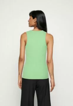 Selected Femme Slfanna O-Neck Tank Noos - Topper - Absinth Green -Selected Femme Butikk e3e4d81f41174054999f163280c9970b