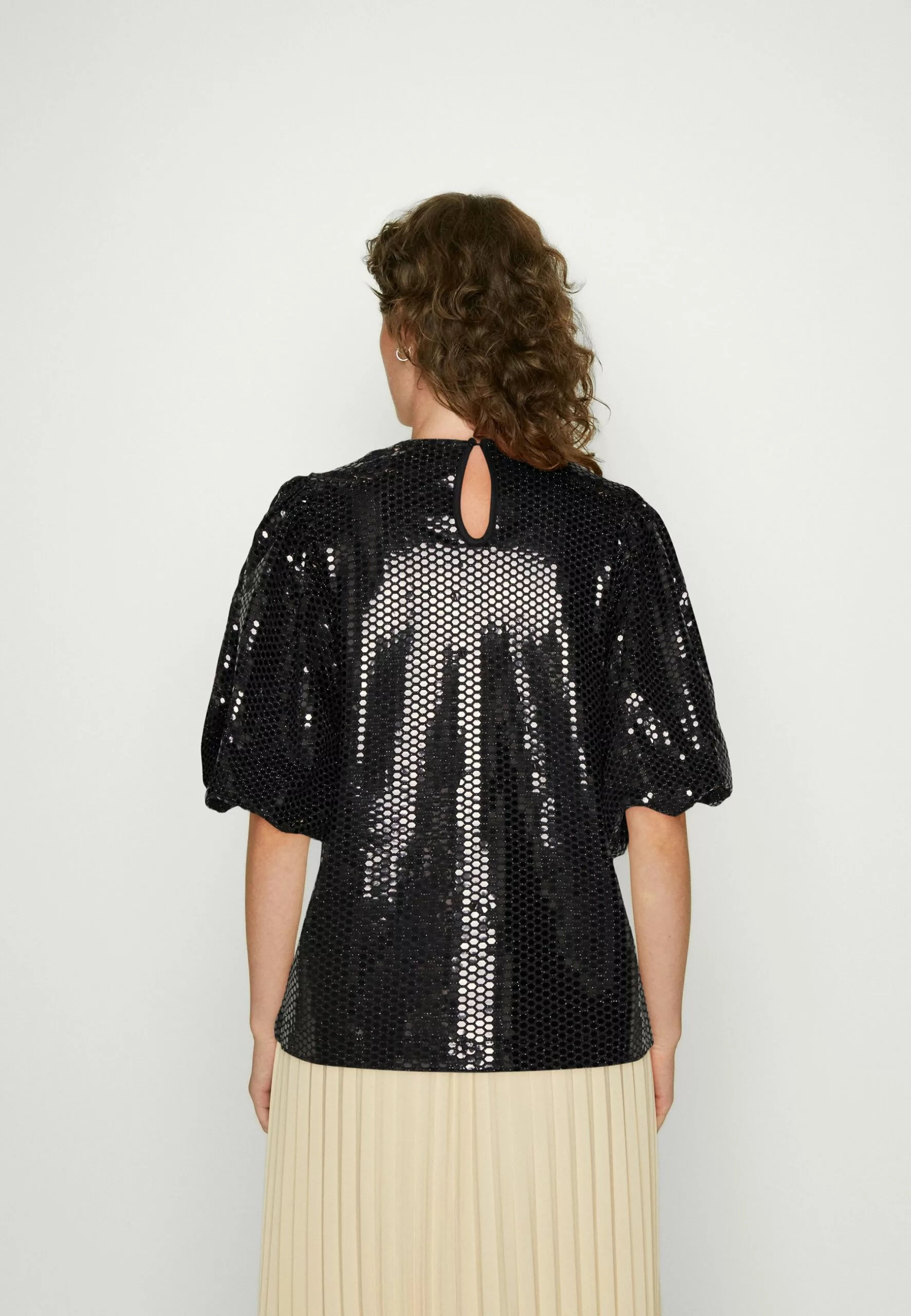 Selected Femme Slfsandy O Neck - T-Shirts Med Print - Black 3 Selected Femme Slfsandy O Neck - T-Shirts Med Print - Black - Bilde 3