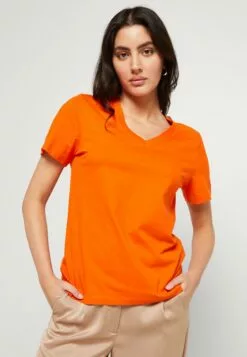 Selected Femme Slfessential V Neck Tee - T-Shirts - Orangeade -Selected Femme Butikk f28c929ec1c349379dfdf836269437a0