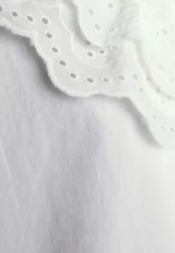 Selected Femme Slfaika Broderi Collar - Skjorte - Snow White -Selected Femme Butikk f3ad62e999424c5eb6c87f9ebe295ca6