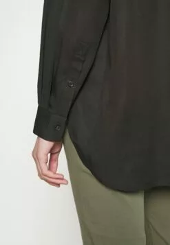 Selected Femme SlfsanniNoos - Skjorte - Black 13 Selected Femme SlfsanniNoos - Skjorte - Black -Selected Femme Butikk f6e236940c0c4a168413a1300eb2665a