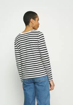 Selected Femme Slfstandard - Topper Langermet - Black/Snow White -Selected Femme Butikk f8209d34cd7445b59ad9a2a35f761196