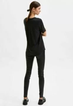 Selected Femme Slfstella Tee B Noos - T-Shirts - Black 8 Selected Femme Slfstella Tee B Noos - T-Shirts - Black -Selected Femme Butikk fccfb5c63ce245acb08eb26b36d4d640