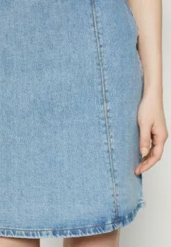 Selected Femme Slfkrista Skirt - Jeansskjørt - Light Blue Denim -Selected Femme Butikk fe17a80b17524b3783a8f4ca8ee20404