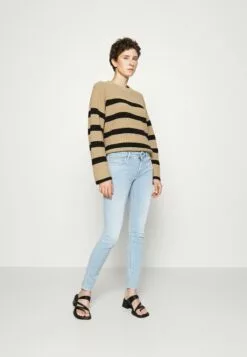 Selected Femme Slfbloomie O Neck - Strikkegenser - Cornstalk -Selected Femme Butikk fe8cec33f0dd4aebbcd99ca9c7d4c4a2